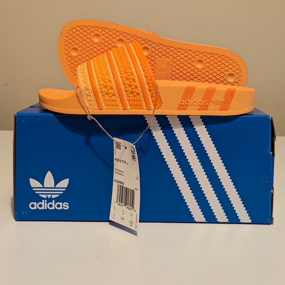 𝅺ADIDAS adilette slides
